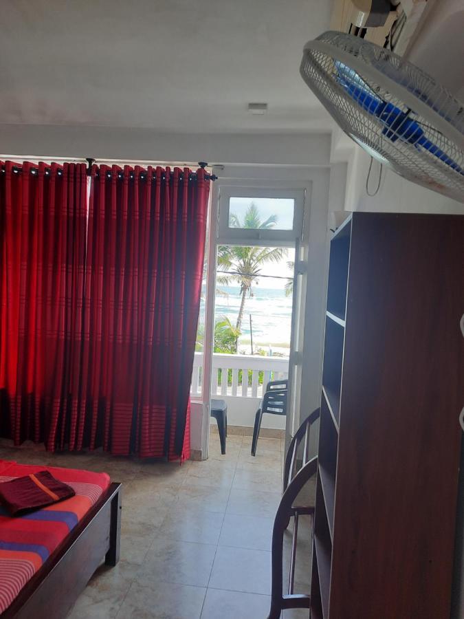 White Surfing Beach Resort Unawatuna Bagian luar foto