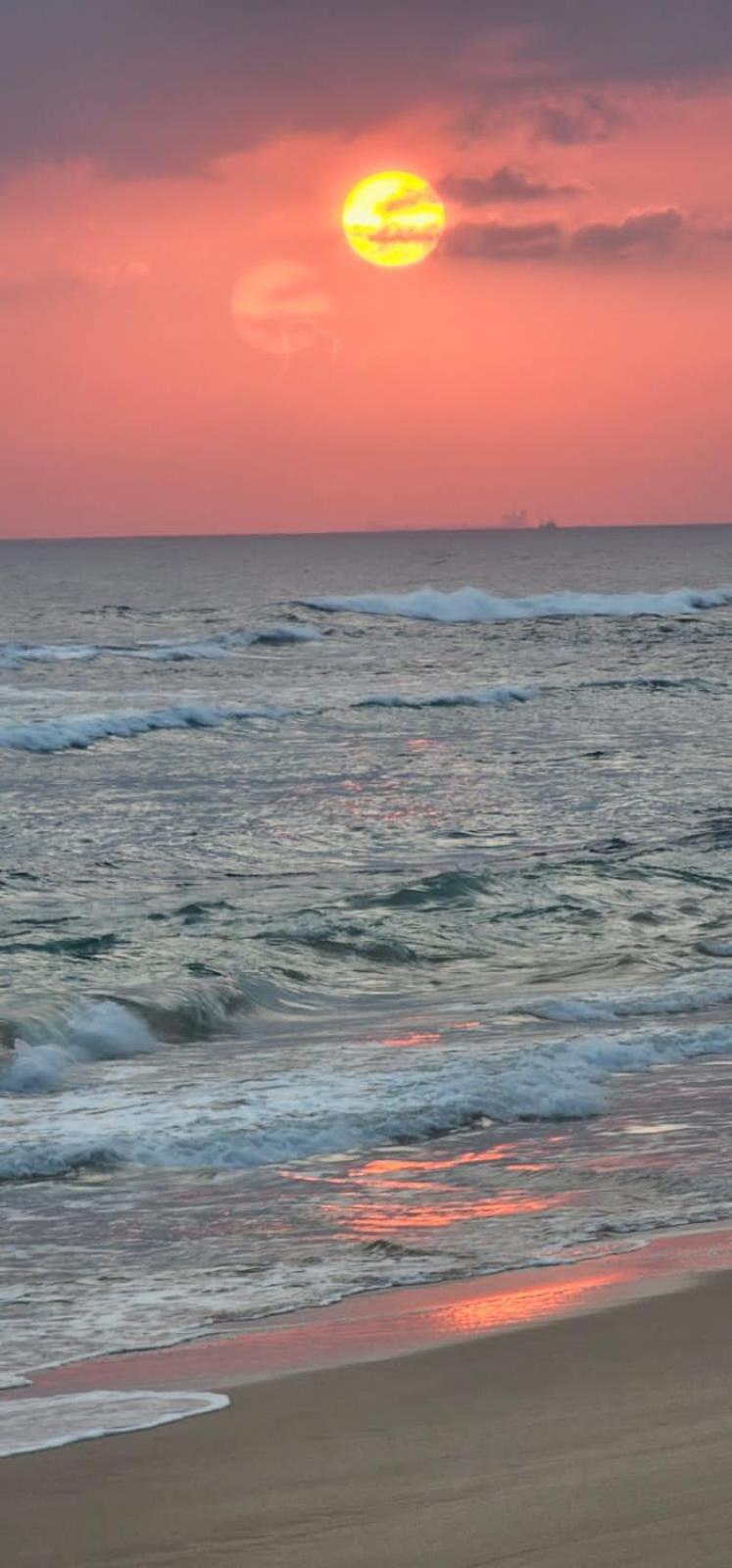 White Surfing Beach Resort Unawatuna Bagian luar foto
