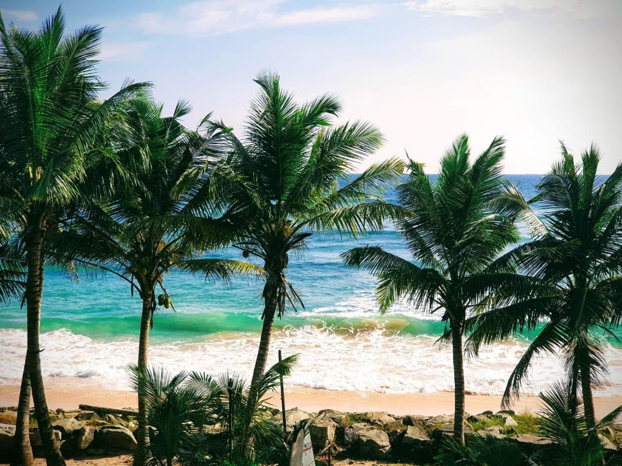 White Surfing Beach Resort Unawatuna Bagian luar foto
