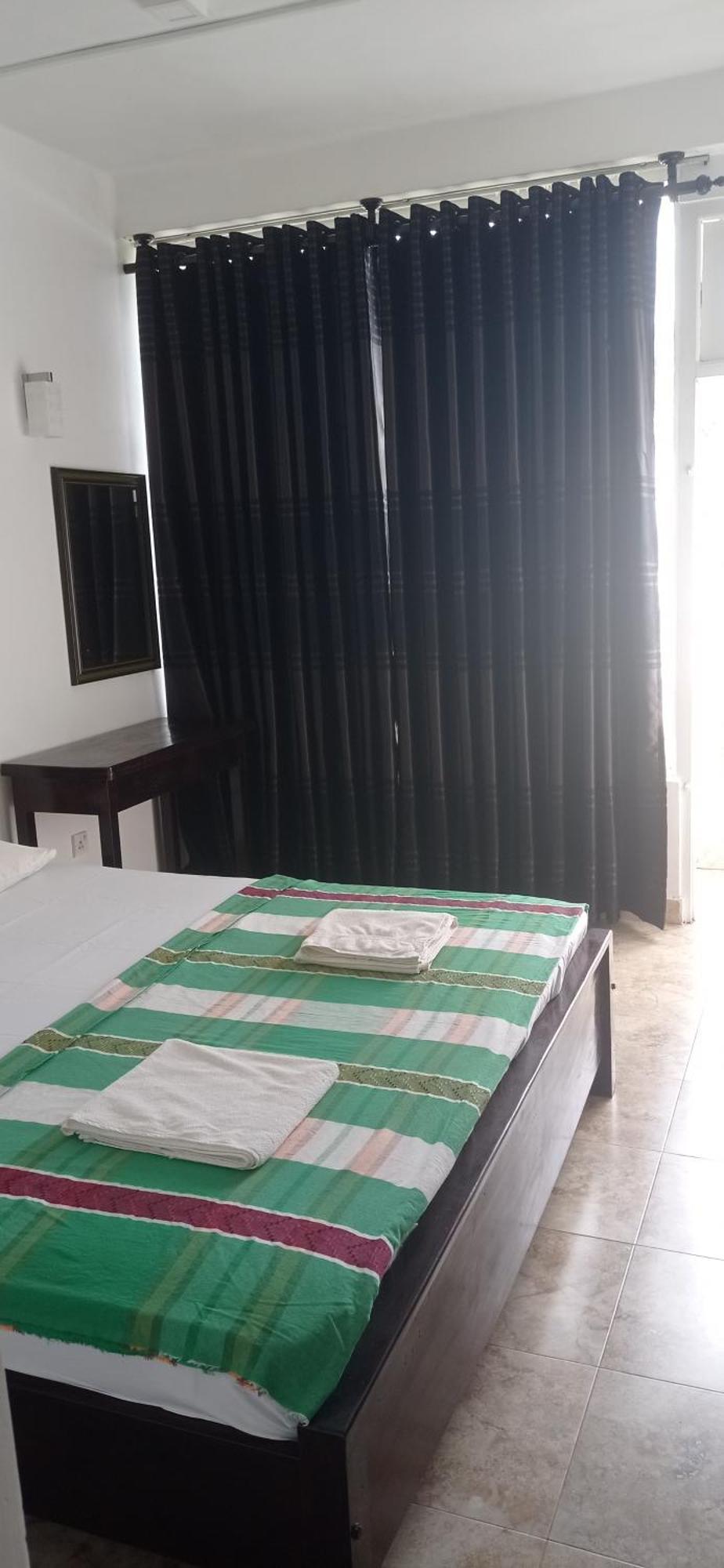 White Surfing Beach Resort Unawatuna Bagian luar foto