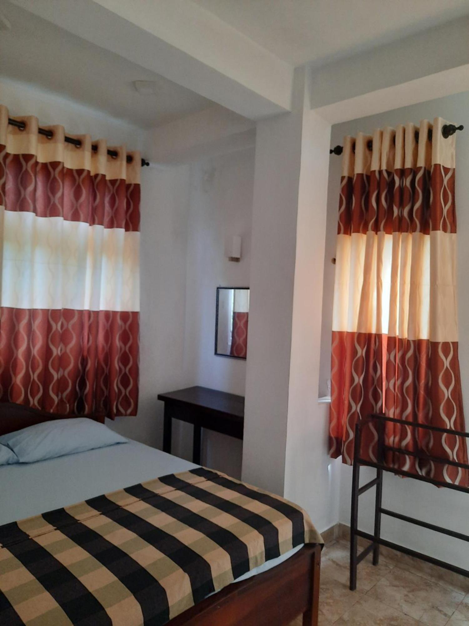 White Surfing Beach Resort Unawatuna Bagian luar foto