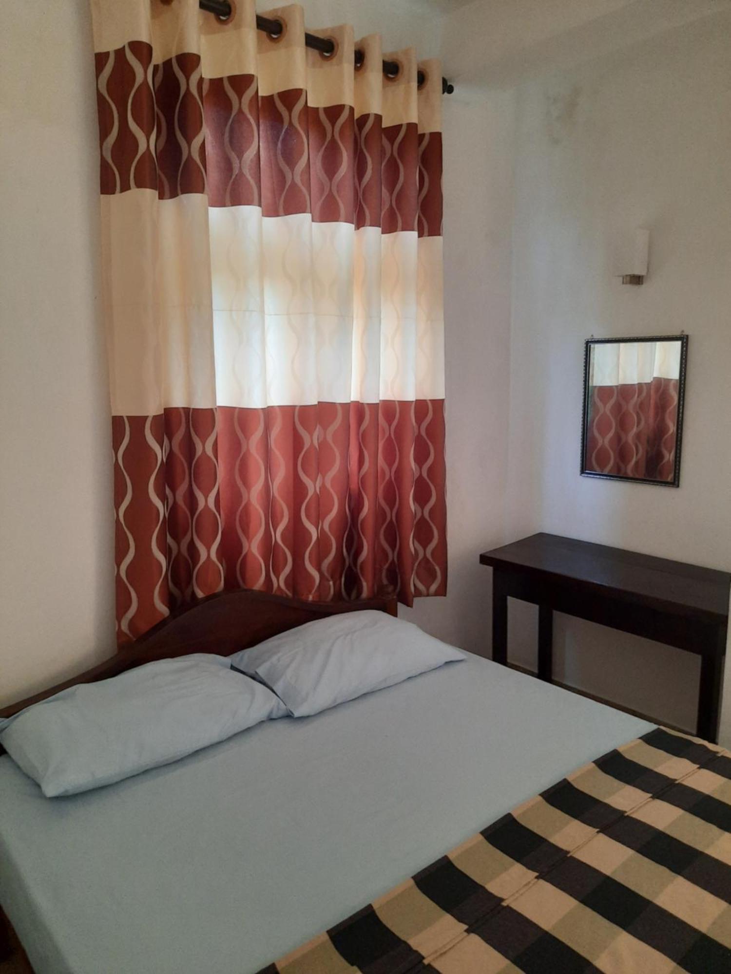 White Surfing Beach Resort Unawatuna Bagian luar foto