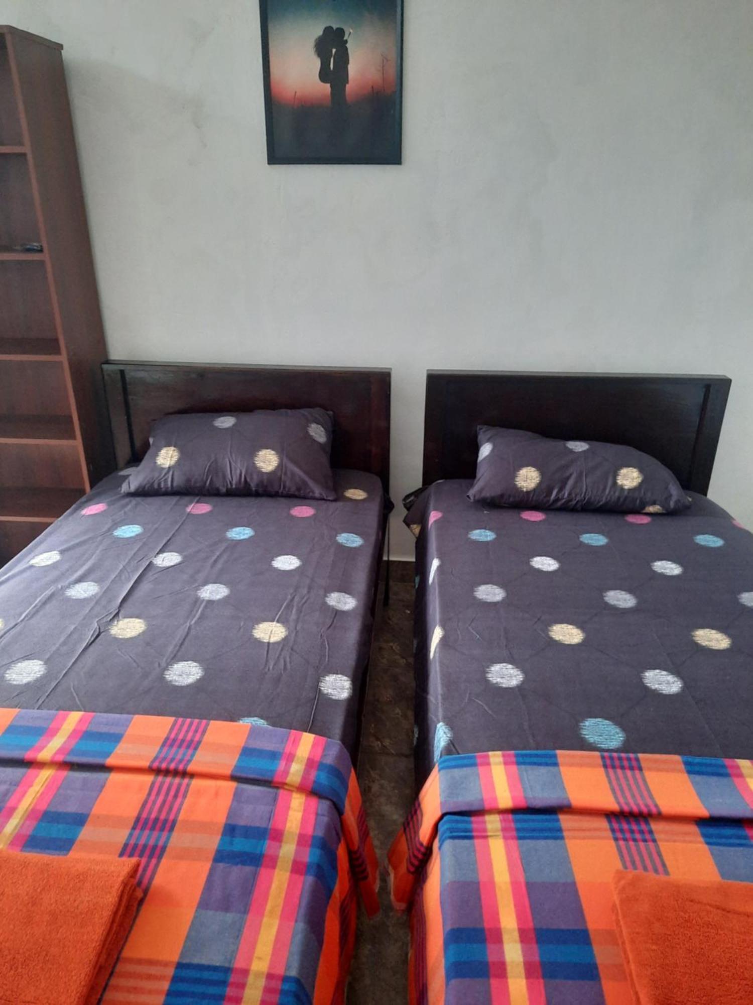 White Surfing Beach Resort Unawatuna Bagian luar foto