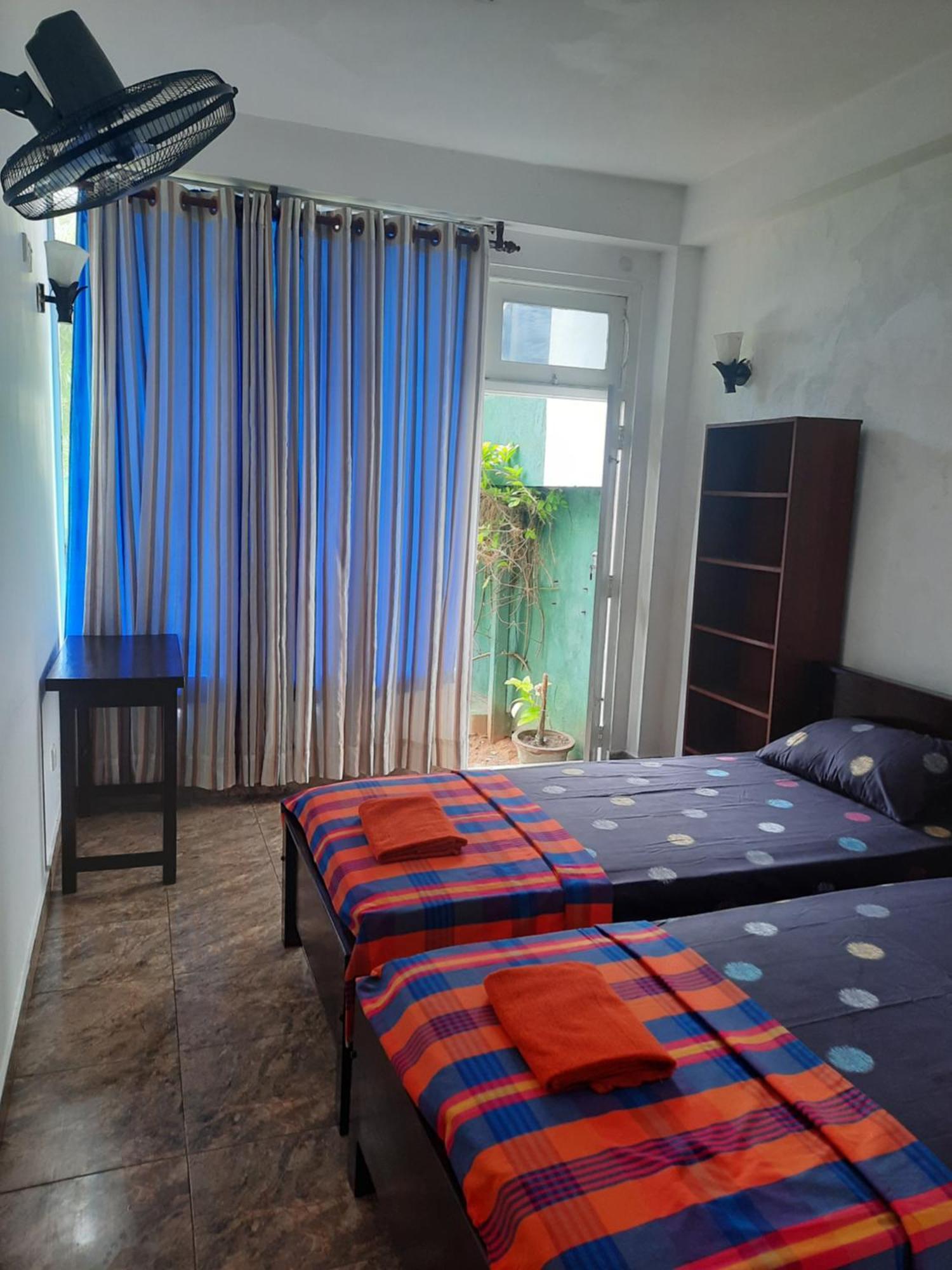 White Surfing Beach Resort Unawatuna Bagian luar foto