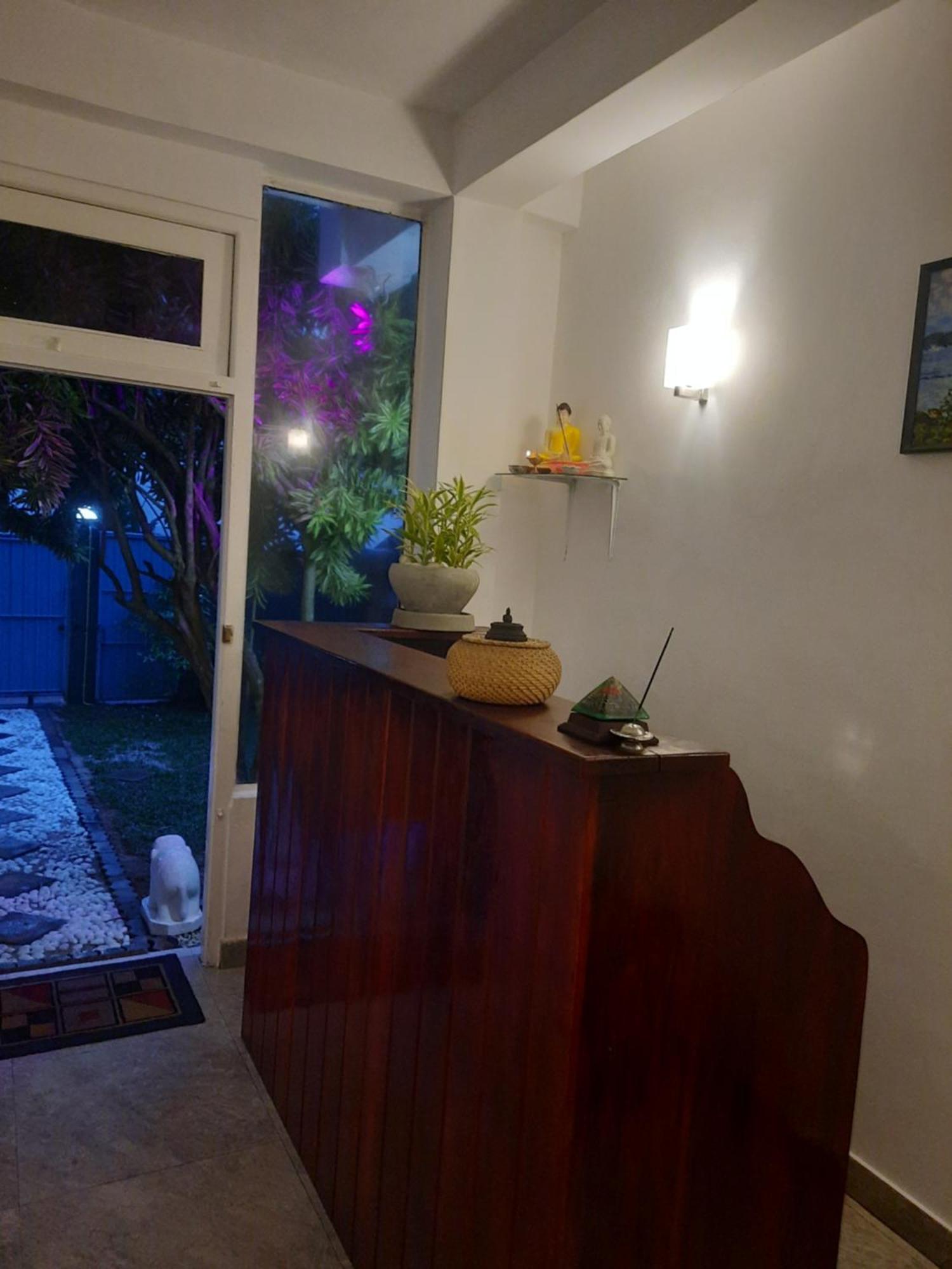 White Surfing Beach Resort Unawatuna Bagian luar foto