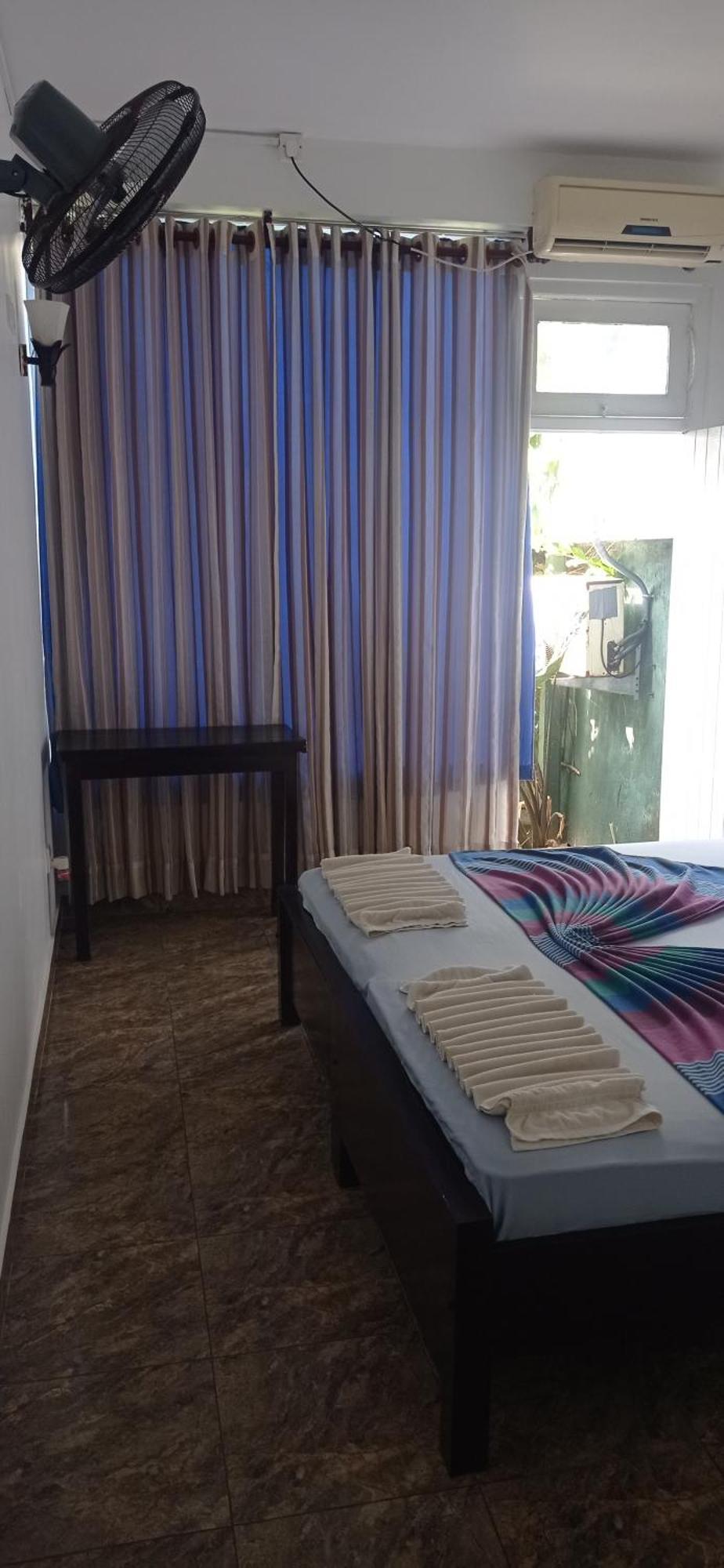 White Surfing Beach Resort Unawatuna Bagian luar foto